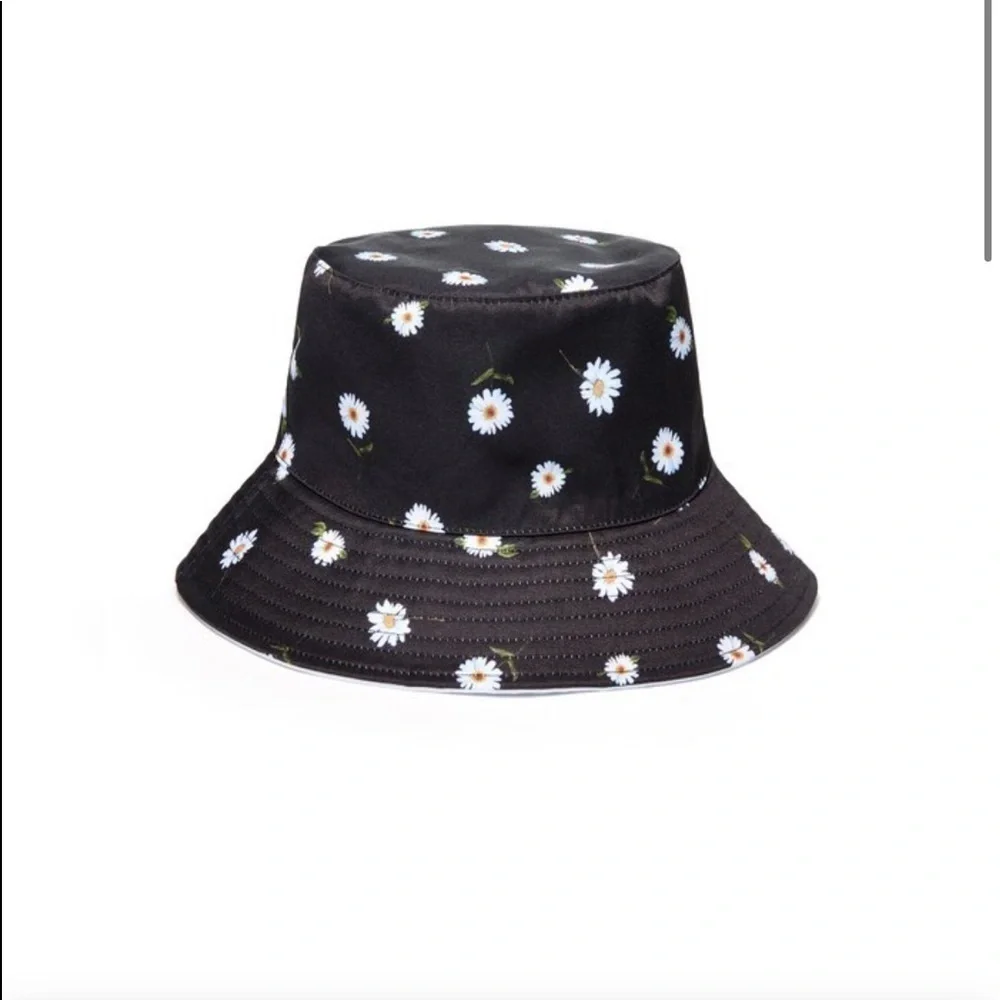 AO X FABFITFUN REVERSIBLE BUCKET HAT